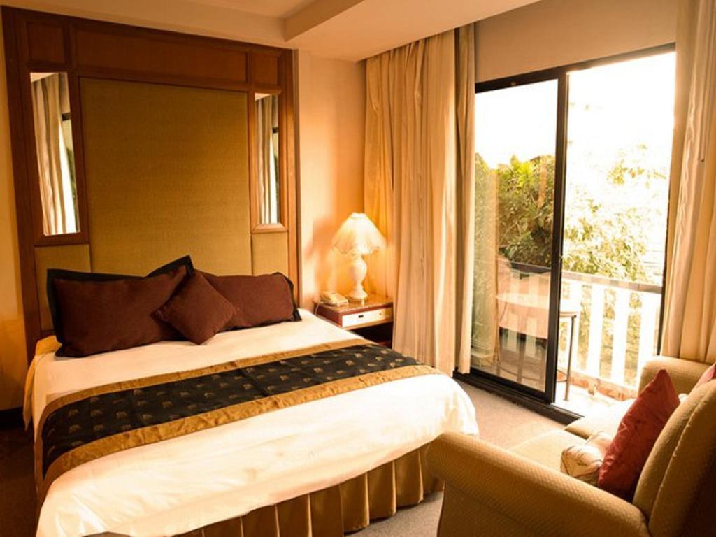 Diamond City Hotel Sha Certified Bangkok Exterior photo